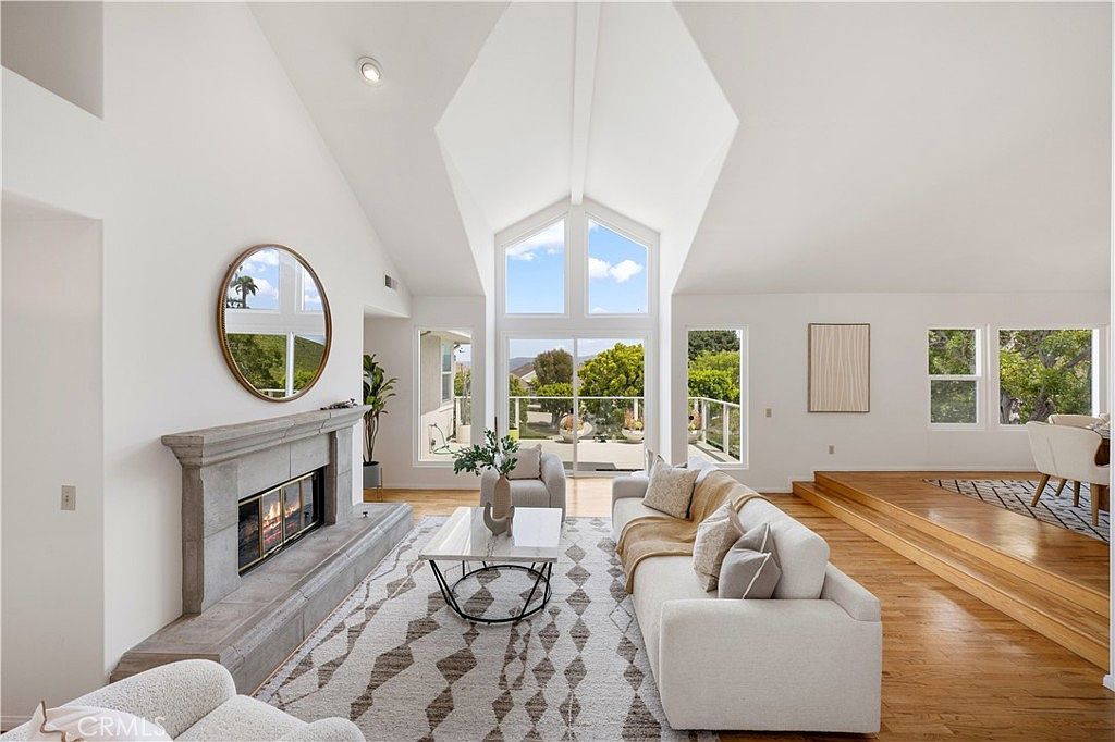 2 Saros #70 Irvine, CA 92603  | Condominium