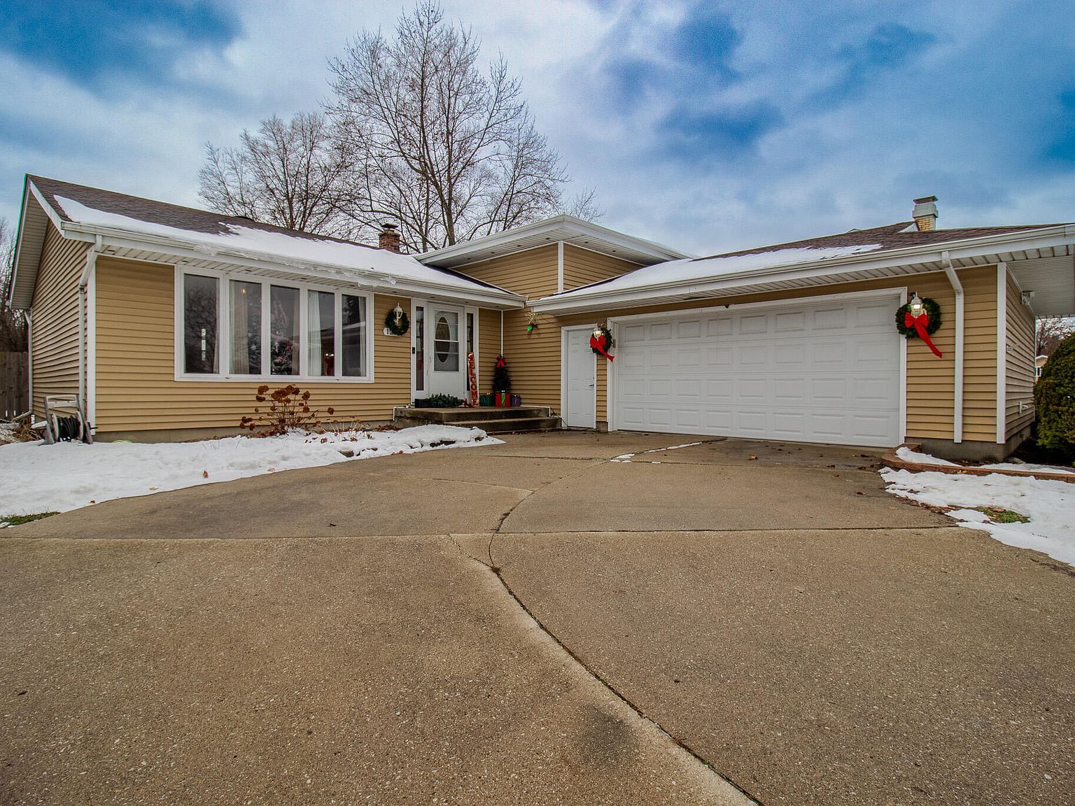 1241 Willow Ln Schererville, IN 46375 - Thumbnail 2