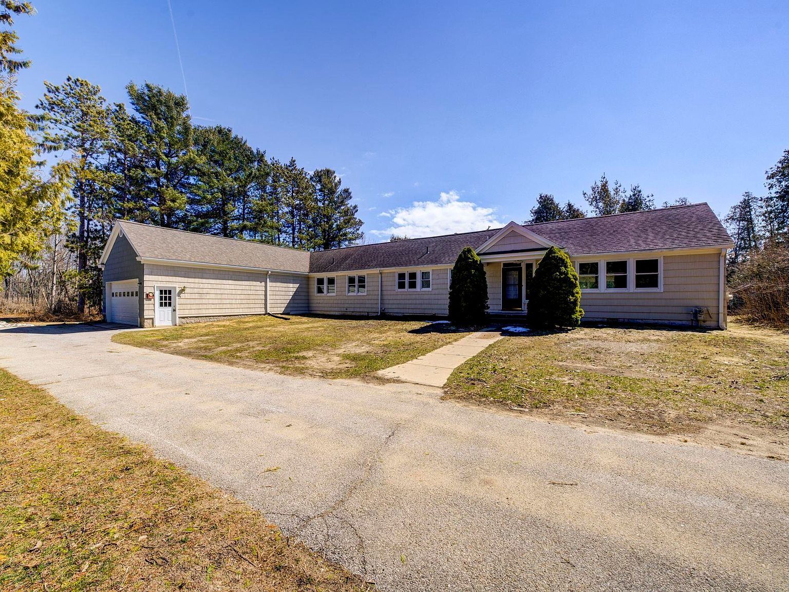 974 N Mill St Northport, MI 49670  | Single Family