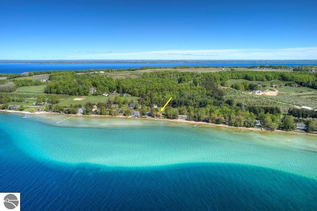 488 S Stony Point Rd Suttons Bay, MI 49682, 49682