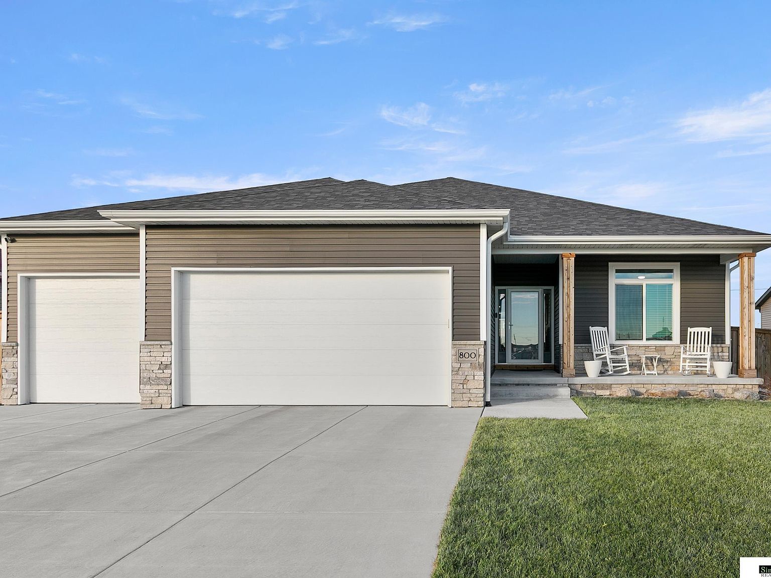 800 W Avondale St Lincoln, NE 68523 - Thumbnail 2