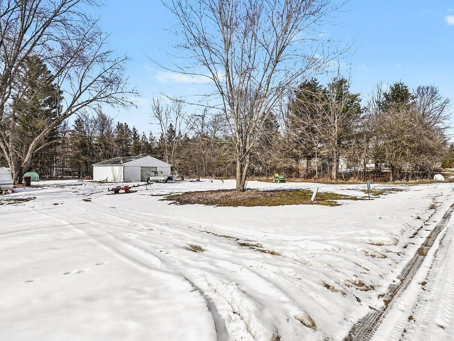 1058 & 1062 Wildcherry Dr Gladwin, MI 48624 - Thumbnail 2