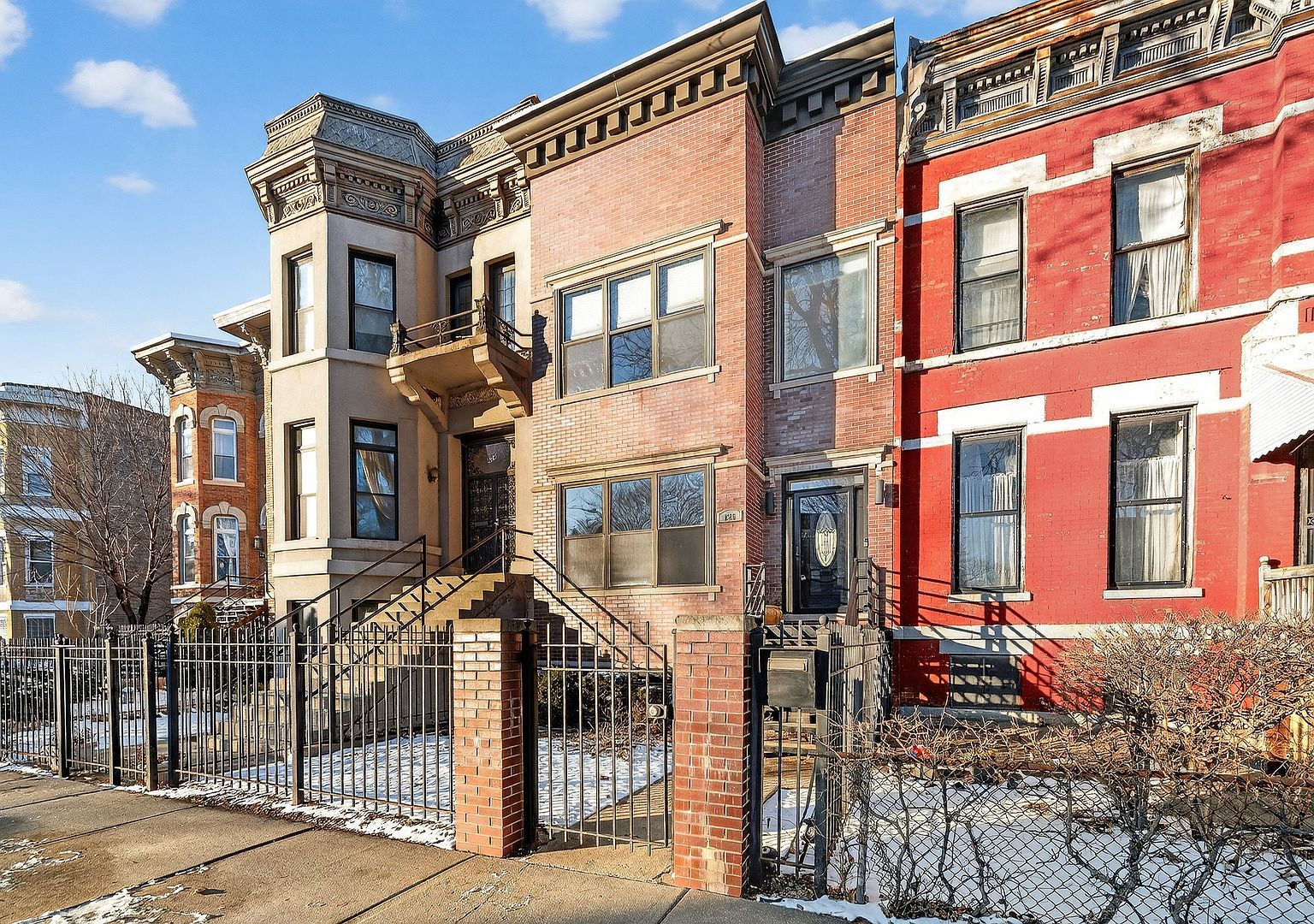 626 E Oakwood Blvd Chicago, IL 60653 - Thumbnail 2