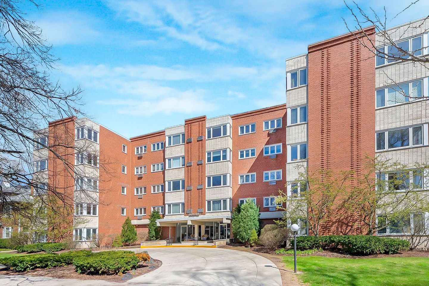 2033 Sherman Ave APT 507 Evanston, IL 60201  | Condominium