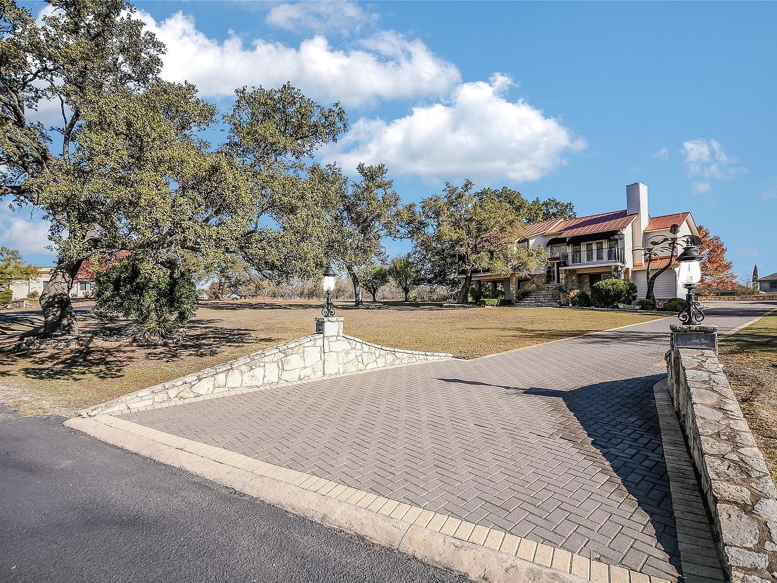 333 Quail Run Ct Spicewood, TX 78669 - Thumbnail 2