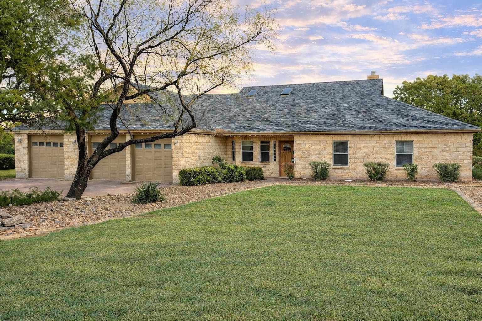 945 Wesley Ridge Dr Spicewood, TX 78669 - Thumbnail 2