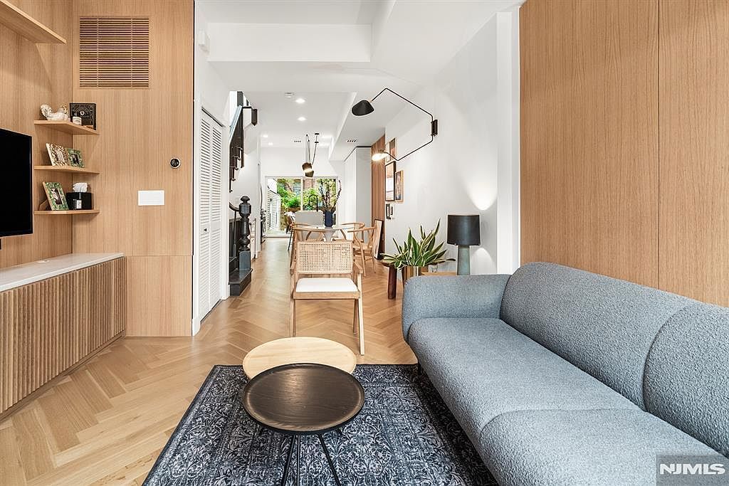 18 1/2 Highland Ave Jersey City, NJ 07306 - Thumbnail 2