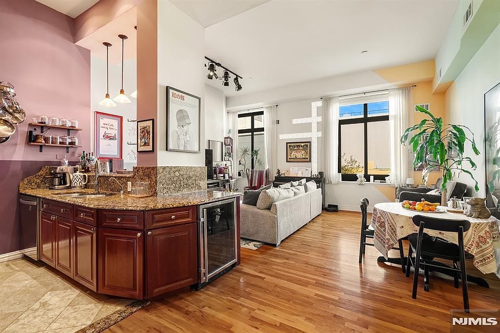 518-536 Gregory Ave #C301 Weehawken, NJ 07086 - Thumbnail 2