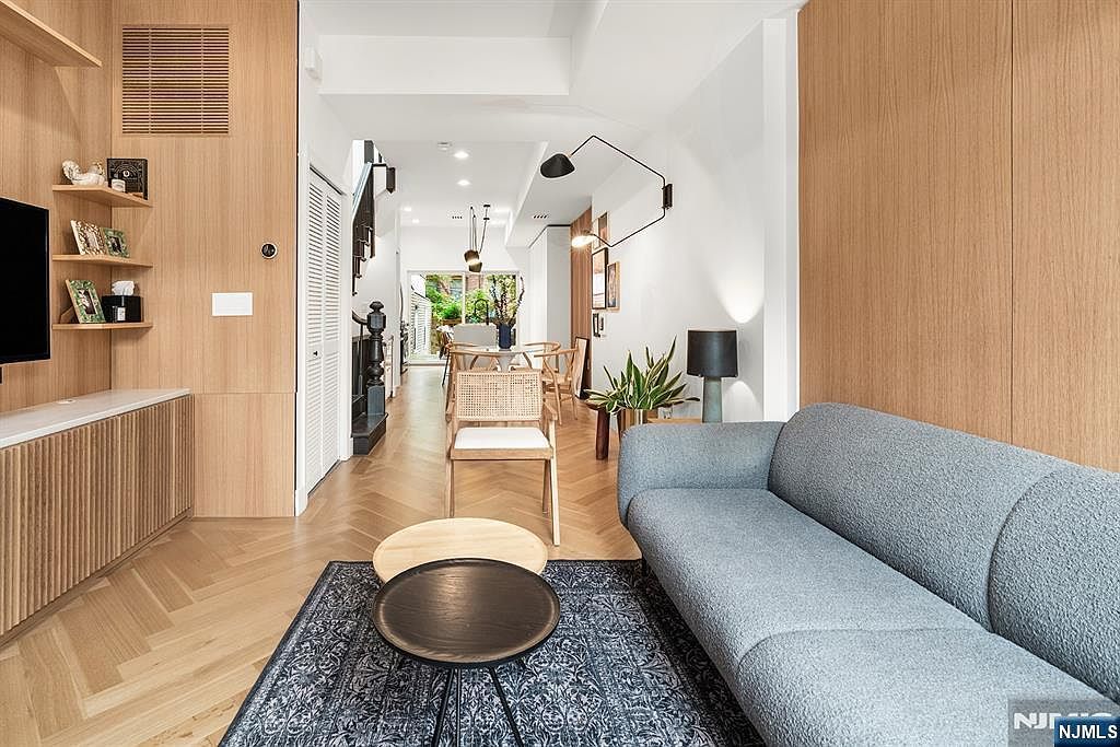 18 Highland Ave Jersey City, NJ 07306 - Thumbnail 2