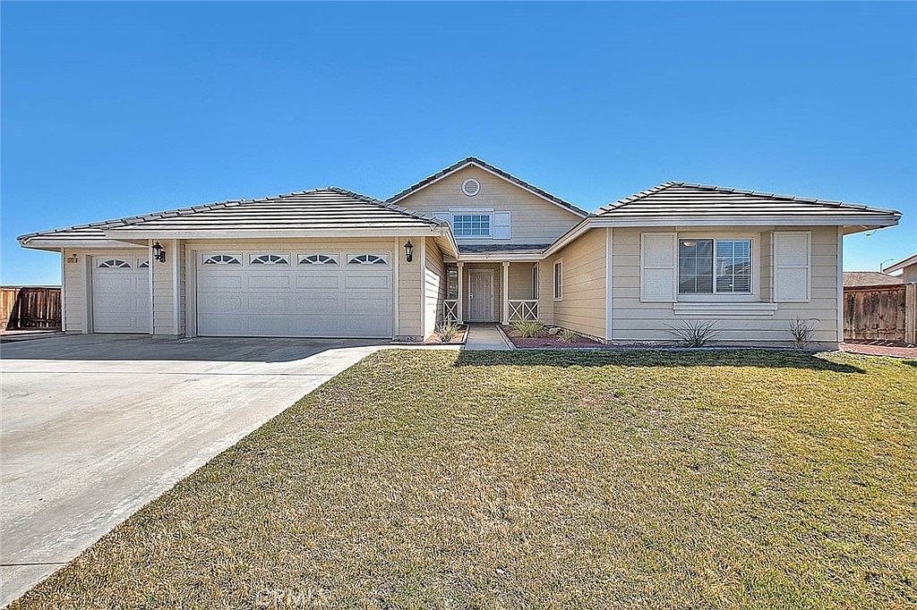 15151 Desert Oak Cir Victorville, CA 92394  | Single Family