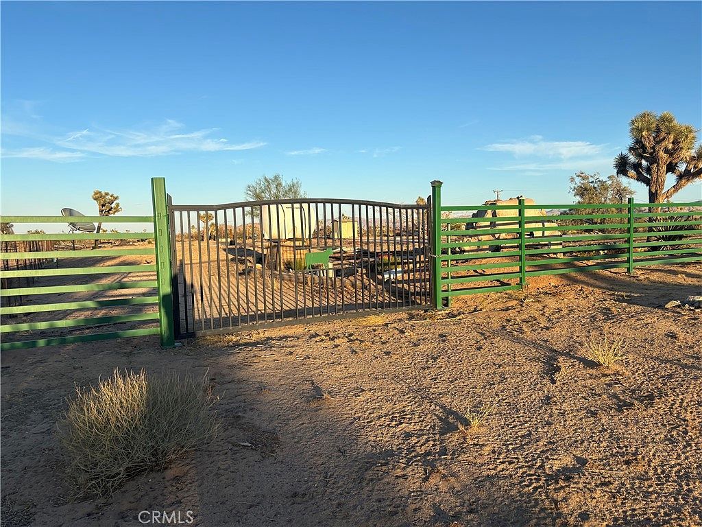 3377 Valley Vista Ave Yucca Valley, CA 92284 - Thumbnail 2