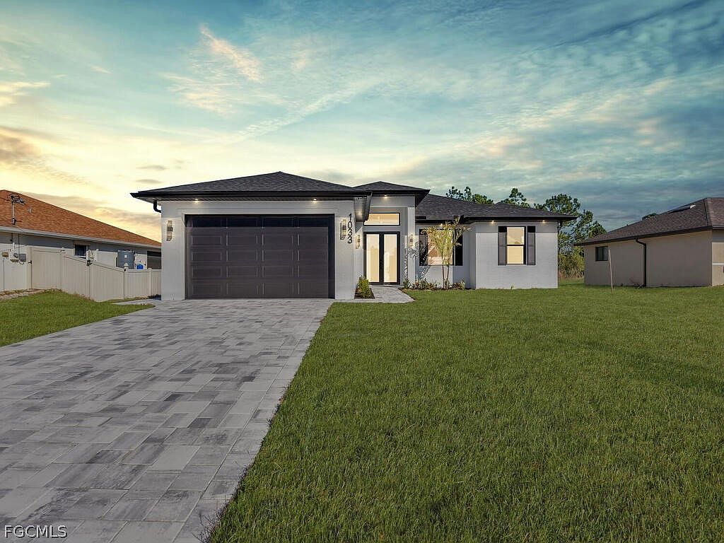 1033 Bassinger Ave S Lehigh Acres, FL 33974 - Thumbnail 2