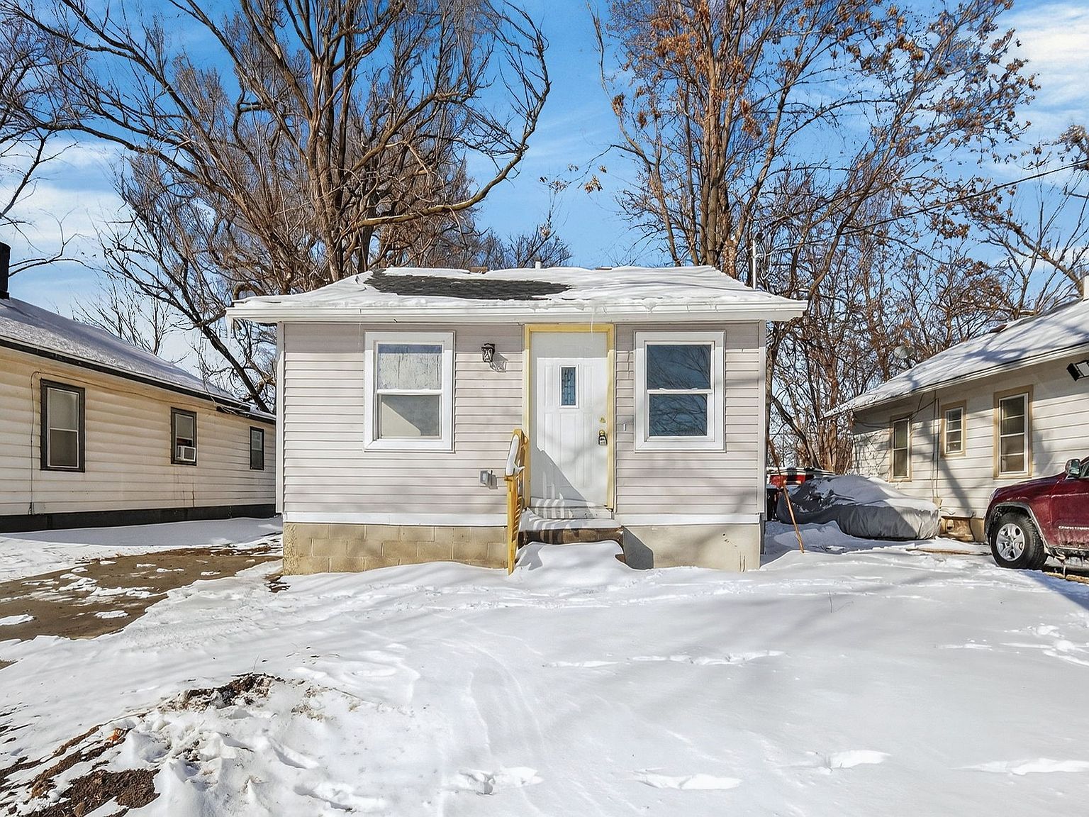 2024 Capitol Ave Des Moines, IA 50317 - Thumbnail 2