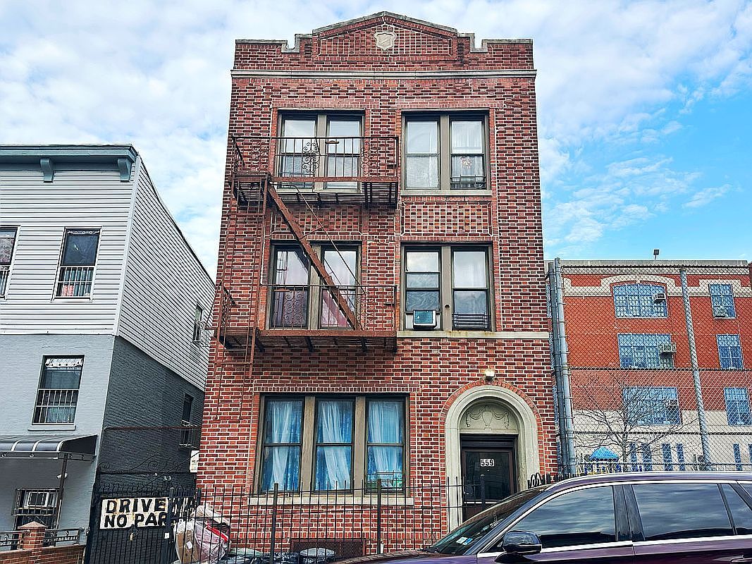 559 51st St FLOOR 1 Brooklyn, NY 11220 - Thumbnail 2