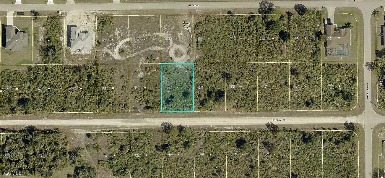 727 Central St E Lehigh Acres, FL 33974 - Thumbnail 2