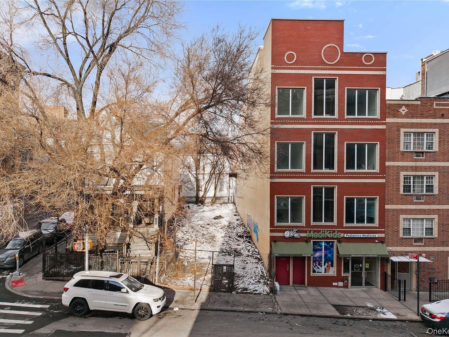 333 E 188th St Bronx, NY 10458 - Thumbnail 2