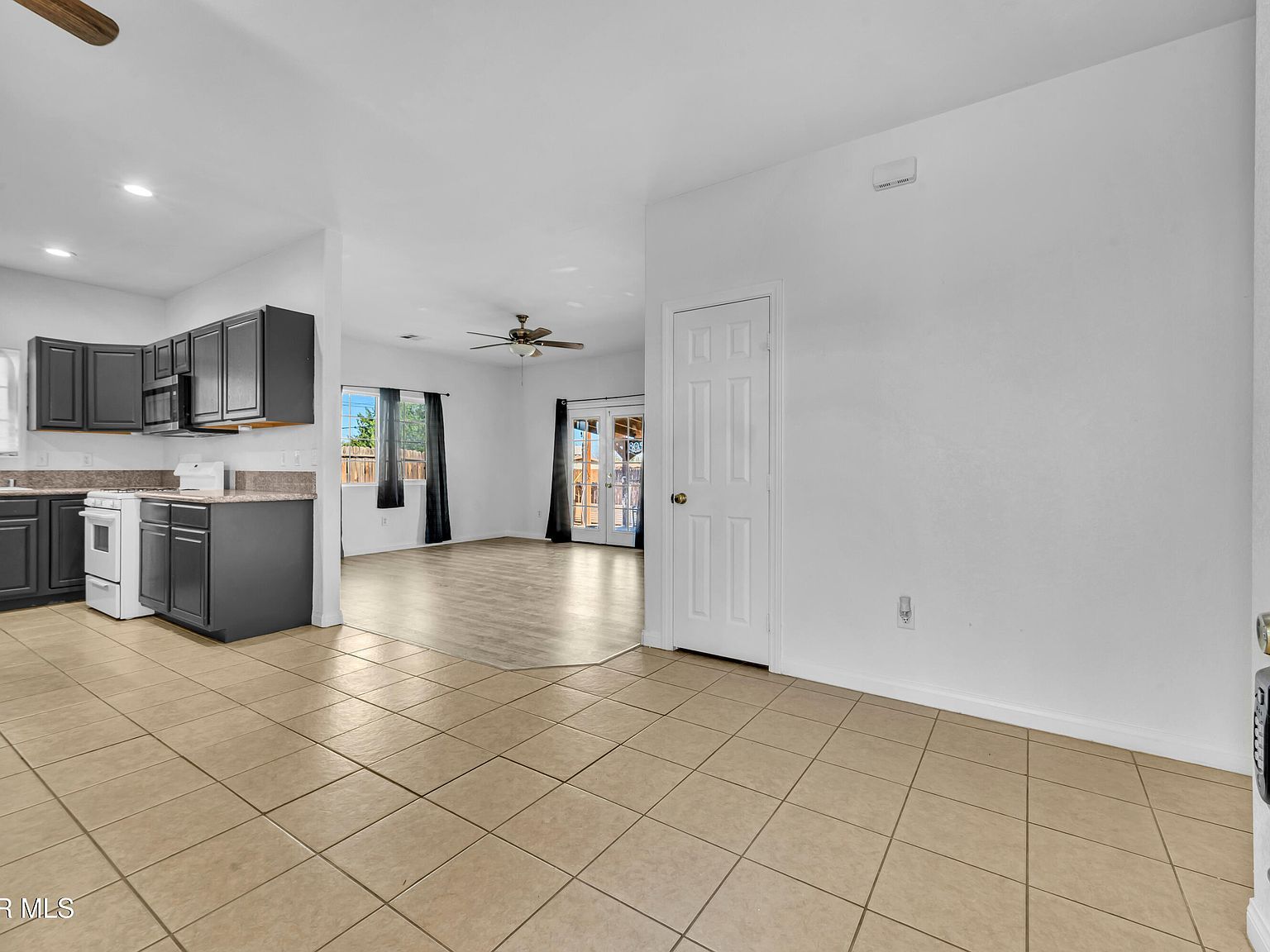 9212 S Loop Blvd California City, CA 93505 - Thumbnail 2