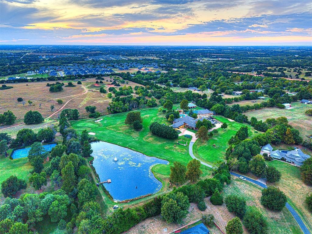 2605 Oakcrest Dr Edmond, OK 73012 - Thumbnail 2