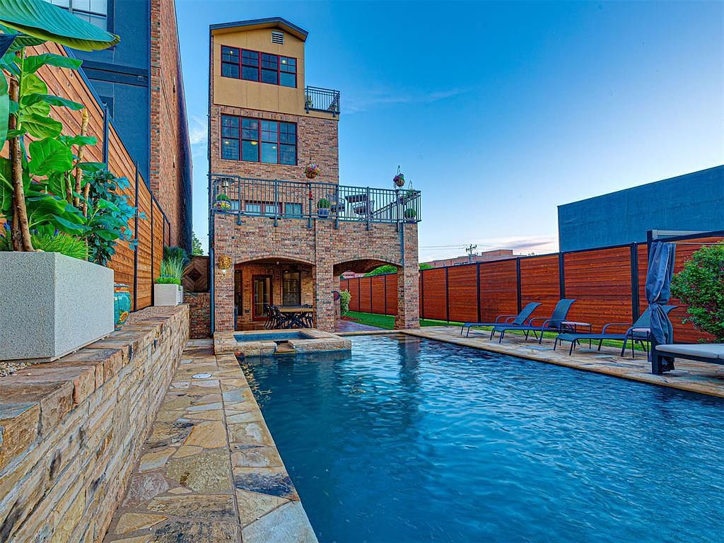 319 NE 1st St Oklahoma City, OK 73104 - Thumbnail 2