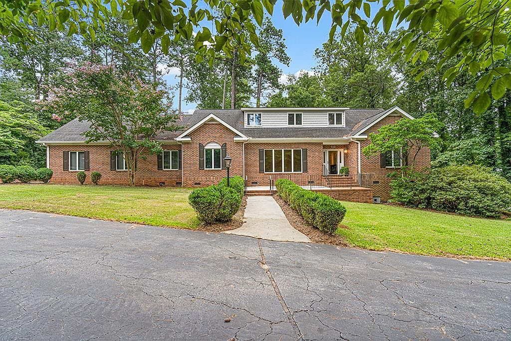 113 Pinecrest Dr Greenwood, SC 29649 - Thumbnail 2