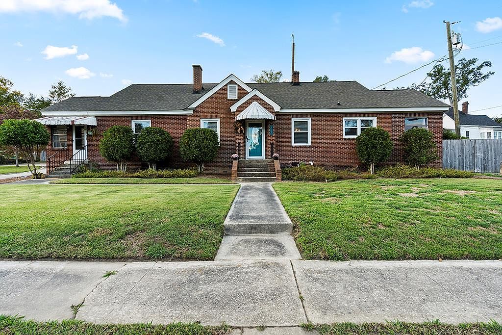 305 Creswell Ave E Greenwood, SC 29646 - Thumbnail 2