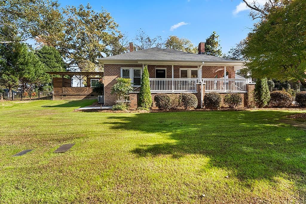 400 N Church St Ninety Six, SC 29666 - Thumbnail 2