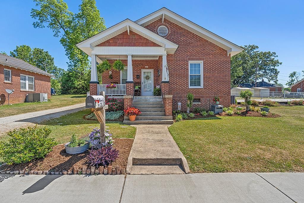 121 Sherard Ave Ninety Six, SC 29666  | Single Family