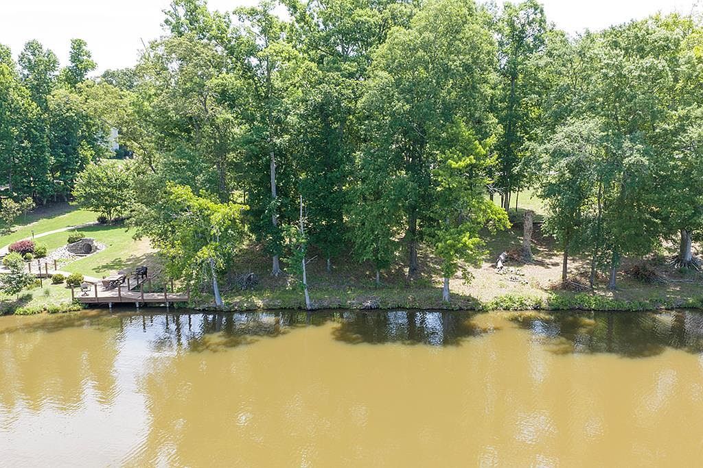 27 King Cir Greenwood, SC 29649, 29649