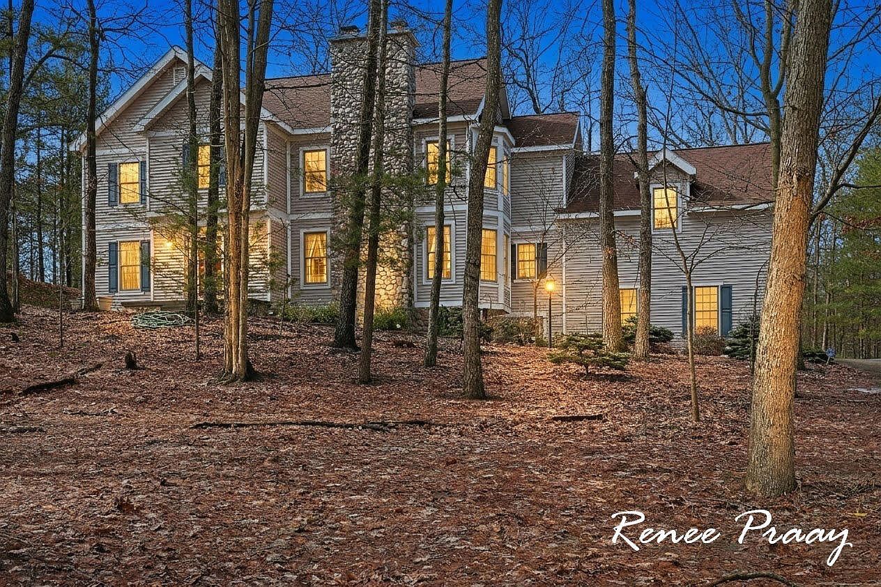 5439 Shawnee Rd Pentwater, MI 49449  | Single Family