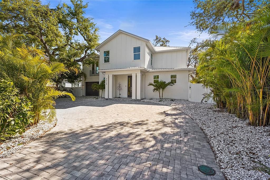 3319 S Osprey Ave Sarasota, FL 34239 - Thumbnail 2