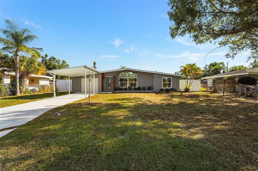 1920 Elk Ave Sarasota, FL 34235 - Thumbnail 2