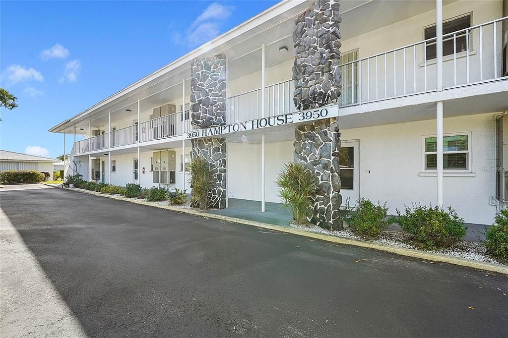 3950 Roxane Blvd APT 2B Sarasota, FL 34235 - Thumbnail 2