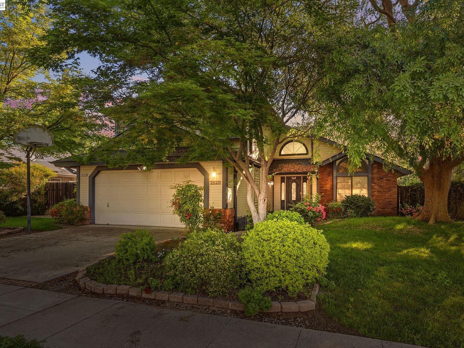 6424 N Vagedes Ave Fresno, CA 93711  | Single Family