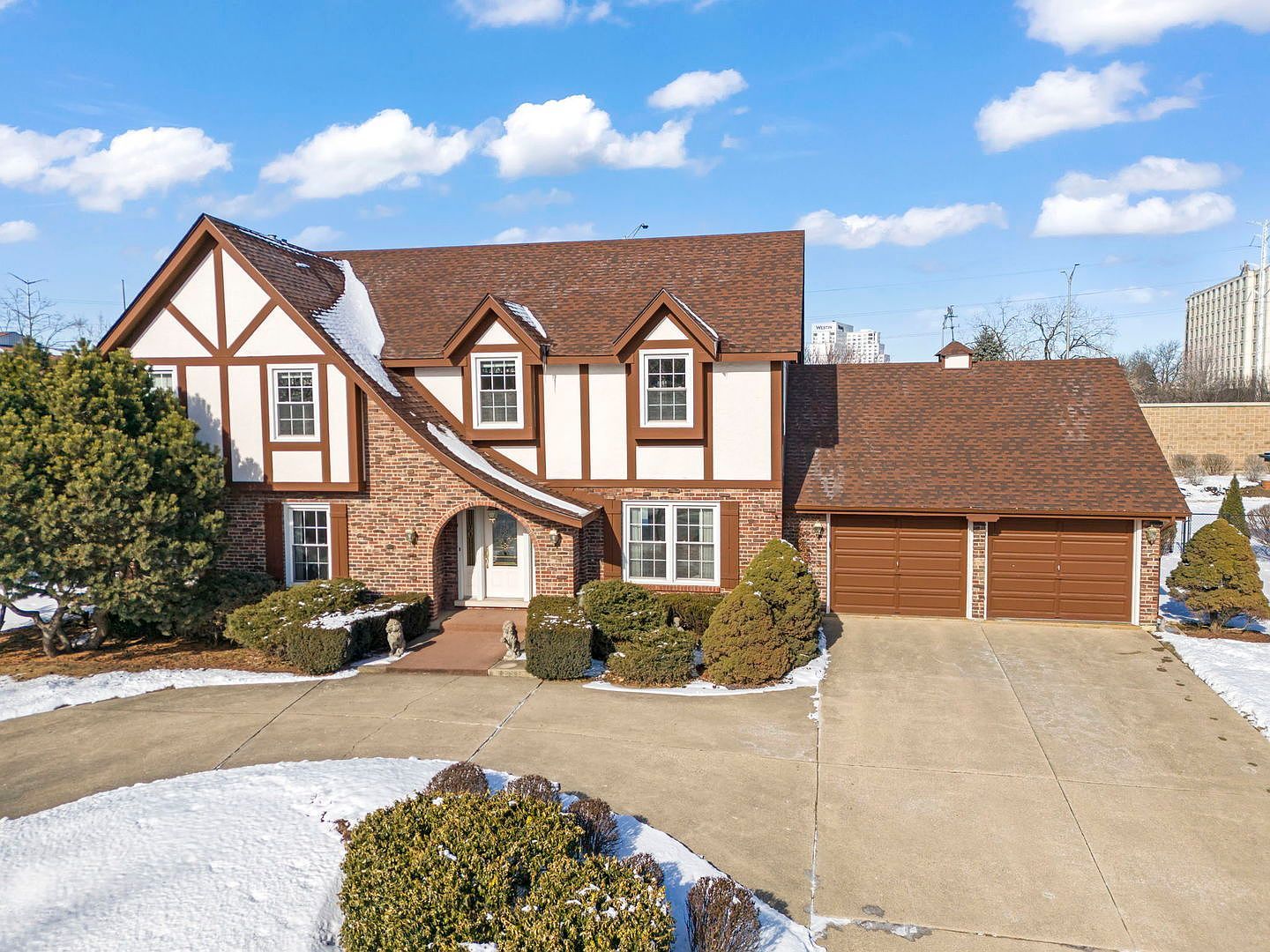 19W140 Avenue Chateaux N Oak Brook, IL 60523 - Thumbnail 2