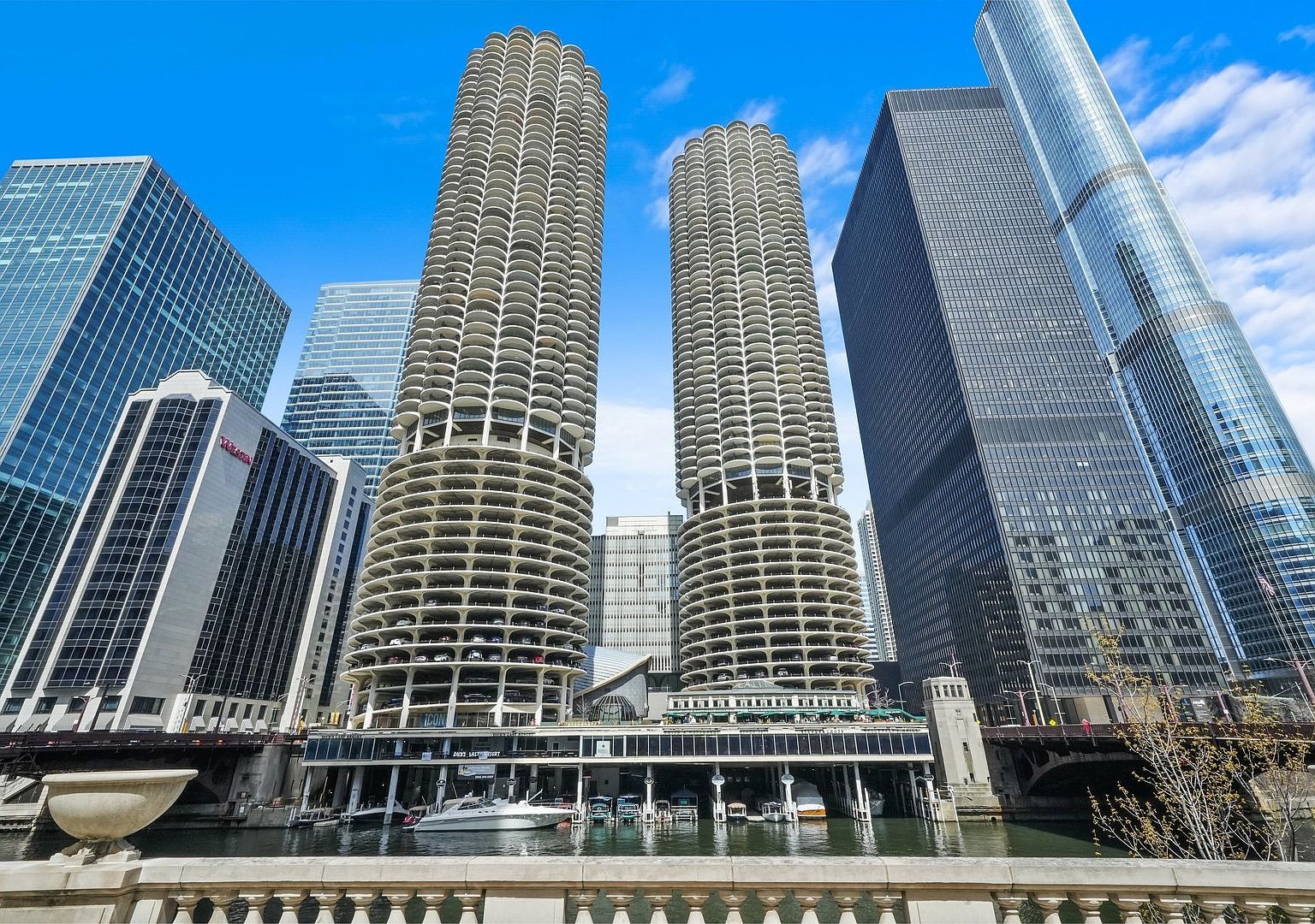 300 N State St APT 5225 Chicago, IL 60654 - Thumbnail 2