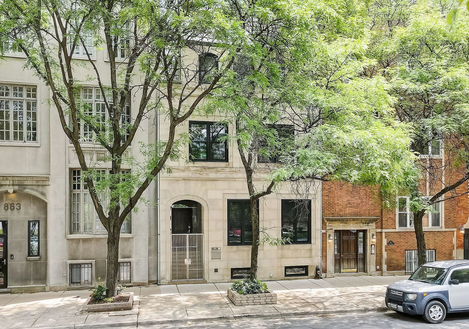 861 N Lasalle Blvd Chicago, IL 60610 - Thumbnail 2