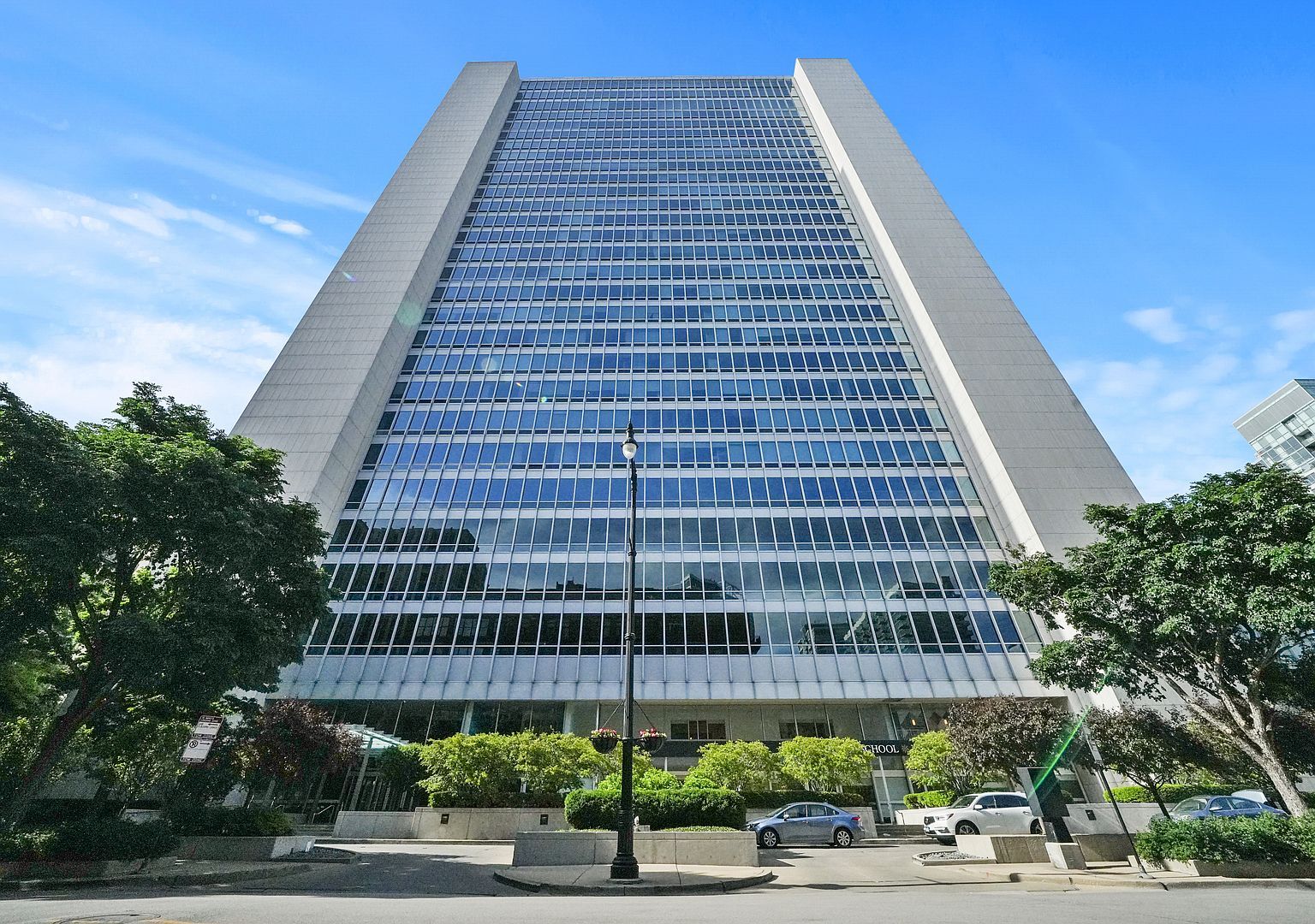 500 W Superior St UNIT 2002 Chicago, IL 60654 - Thumbnail 2