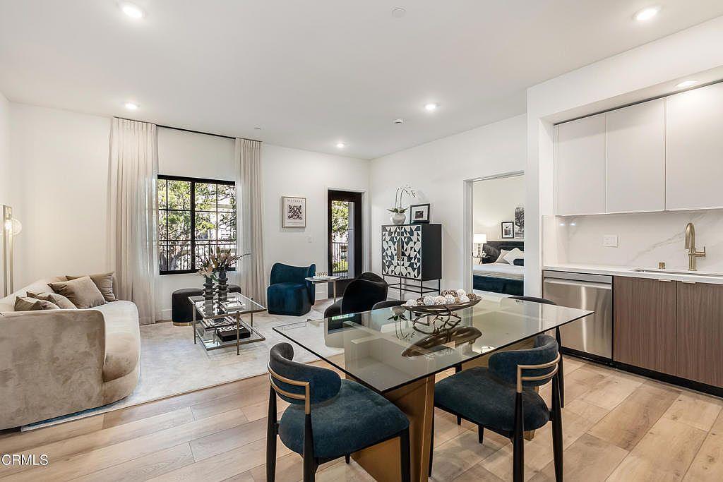 139 S Oak Knoll Ave #302 Pasadena, CA 91101  | Condominium