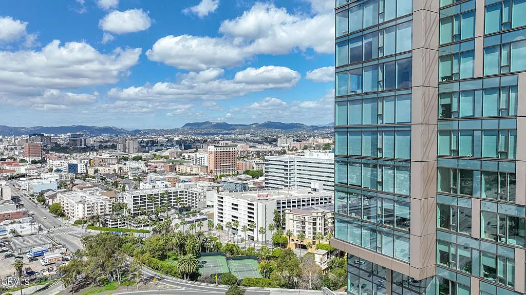 889 Francisco St Unit 802 Los Angeles, CA 90017  | Condominium