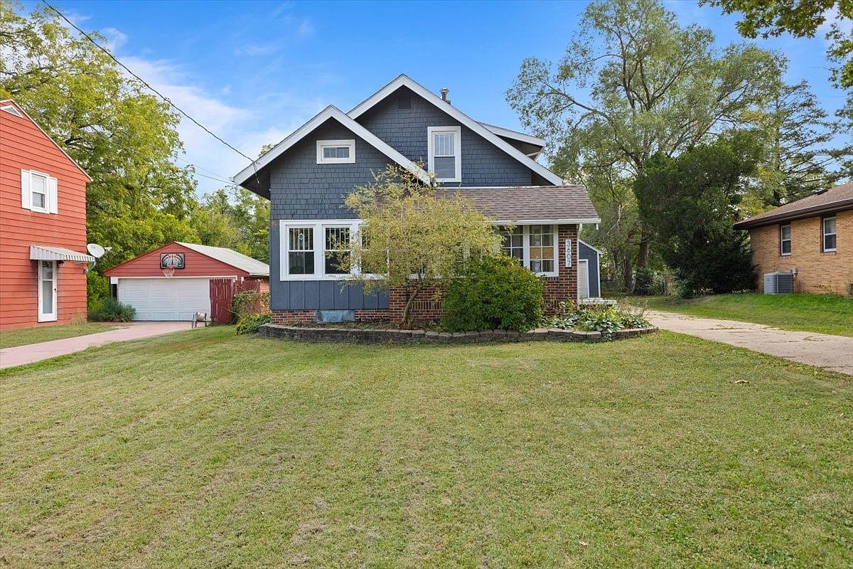 3607 50th St Des Moines, IA 50310 - Thumbnail 2