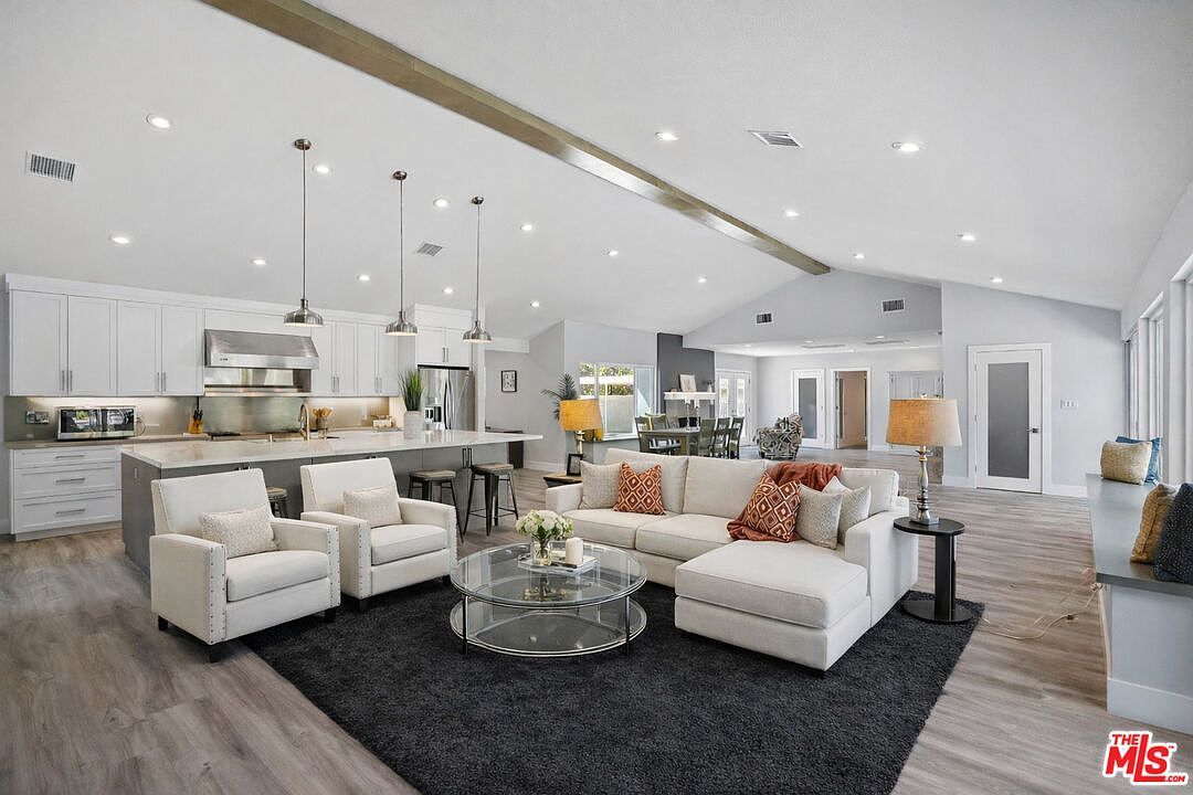 17211 Parthenia St Northridge, CA 91325 - Thumbnail 2