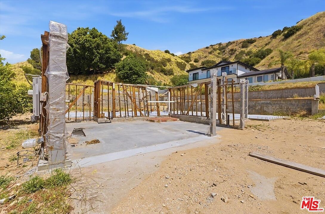 9865 Lanark St Sun Valley, CA 91352, 91352