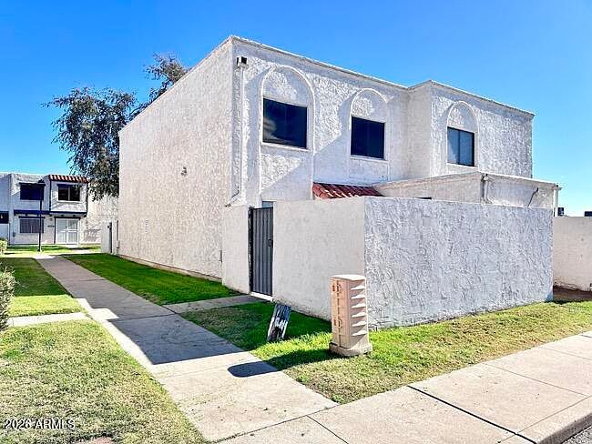 5205 N 42nd Pkwy Phoenix, AZ 85019 - Thumbnail 2