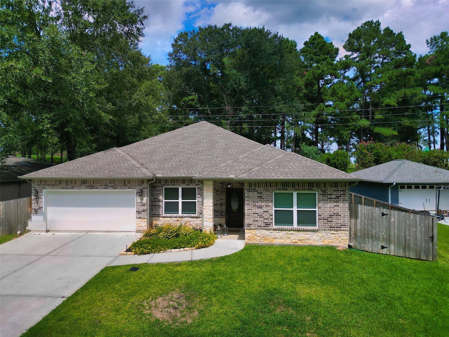 116 Augusta Dr Huntsville, TX 77340 - Thumbnail 2