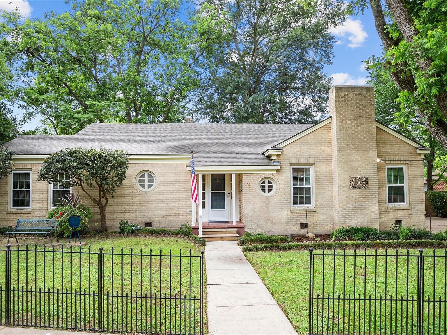 419 E Bell Ave Crockett, TX 75835 - Thumbnail 2