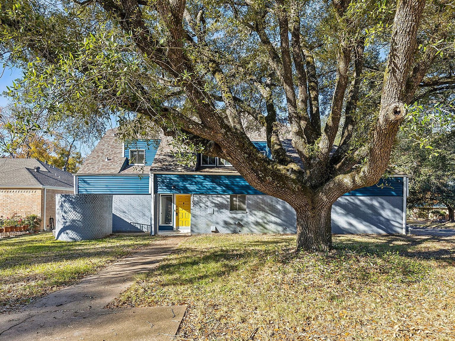 1202 Green Briar Dr Huntsville, TX 77340 - Thumbnail 2