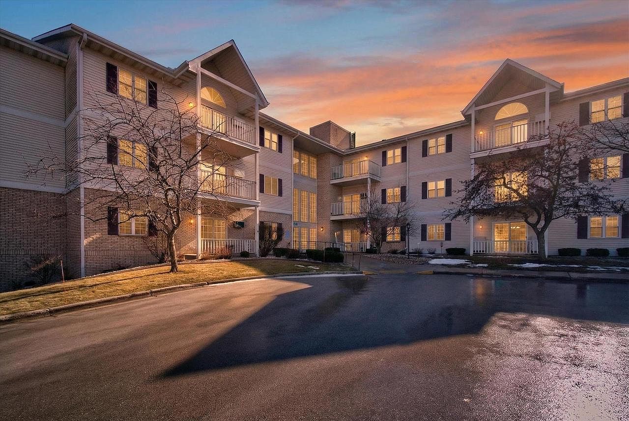 715 Canterberry Ct Unit 109 West Bend, WI 53090 - Thumbnail 2