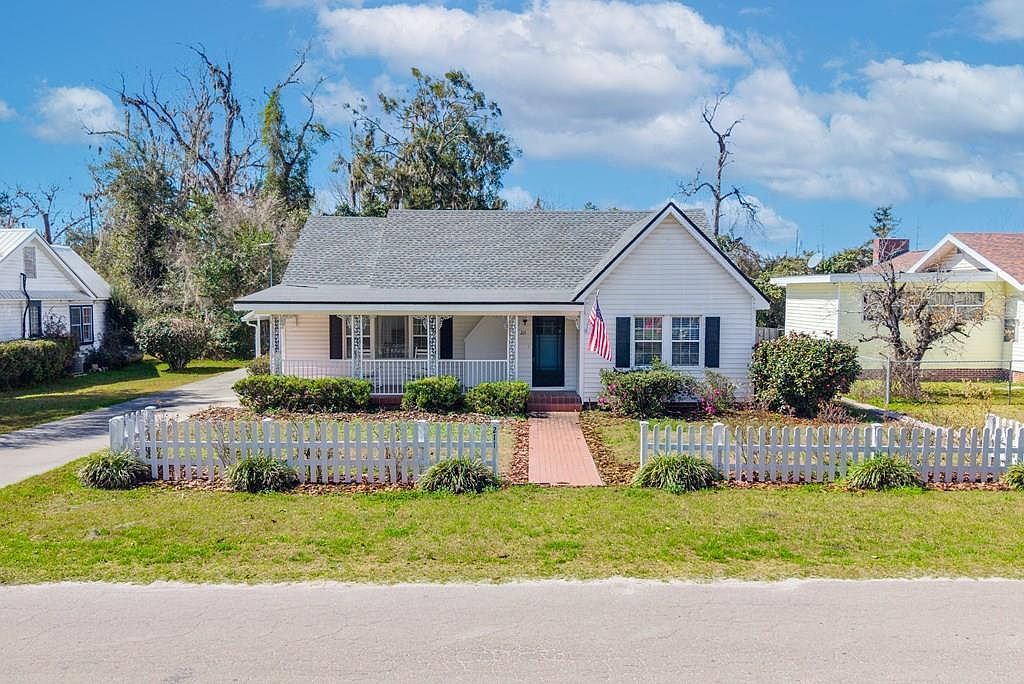 211 SE 2nd St Trenton, FL 32693 - Thumbnail 2