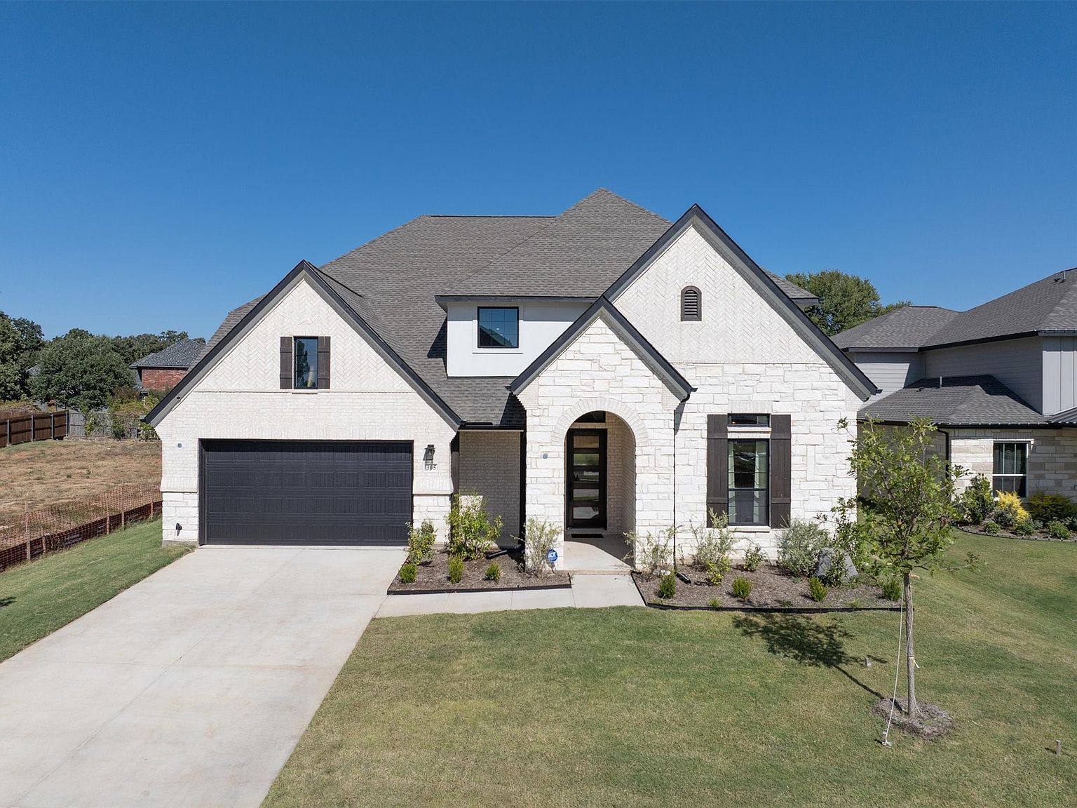 305 Alicia Ct Mansfield, TX 76063 - Thumbnail 2