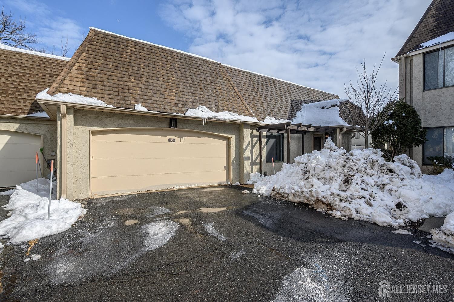 35 Carriage Pl Edison, NJ 08820 - Thumbnail 2